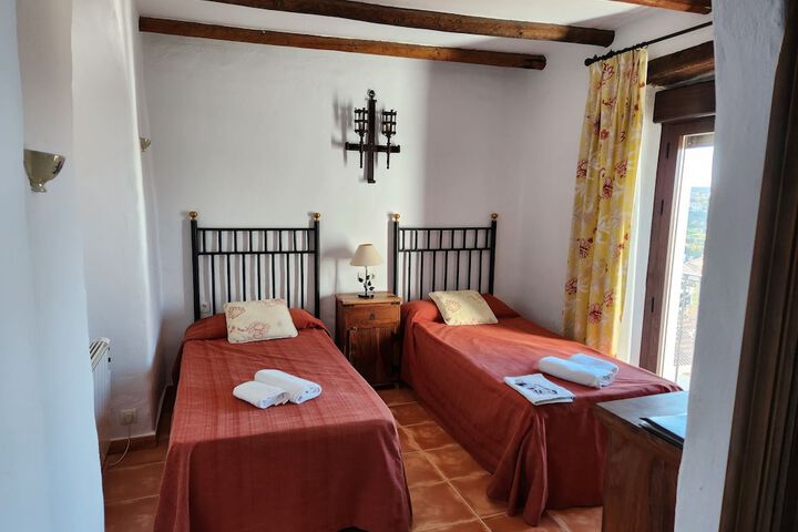 Room 13 of 36