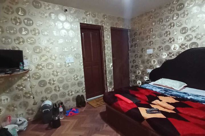 Room 6 of 35