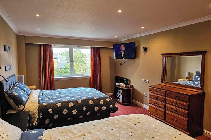 Room 10 of 38