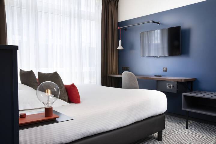 Room 18 of 80