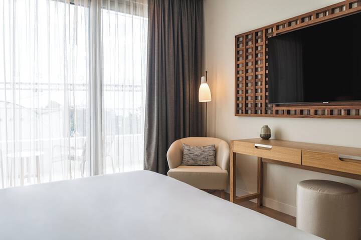 Room 16 of 140
