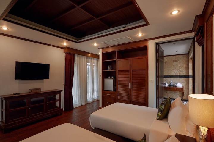 Room 11 of 74