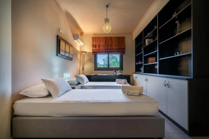 Room 6 of 26