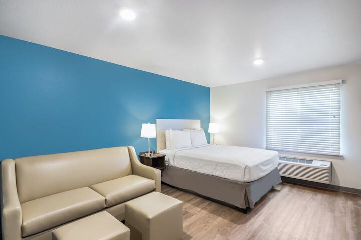 1 Queen Bed (14 of 22)