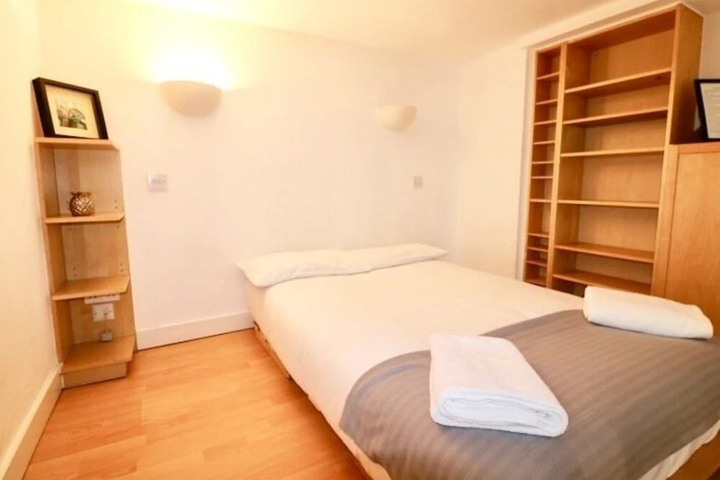 Room 4 of 11