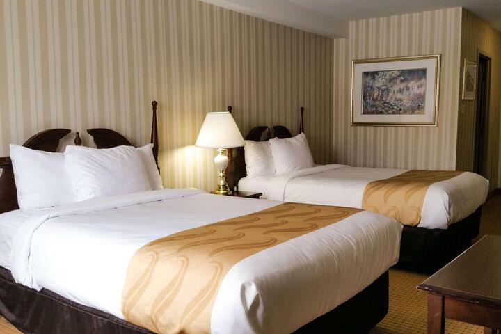 2 Queen Beds (2 of 11)