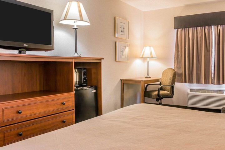 Standard | King Bed (4 of 6)