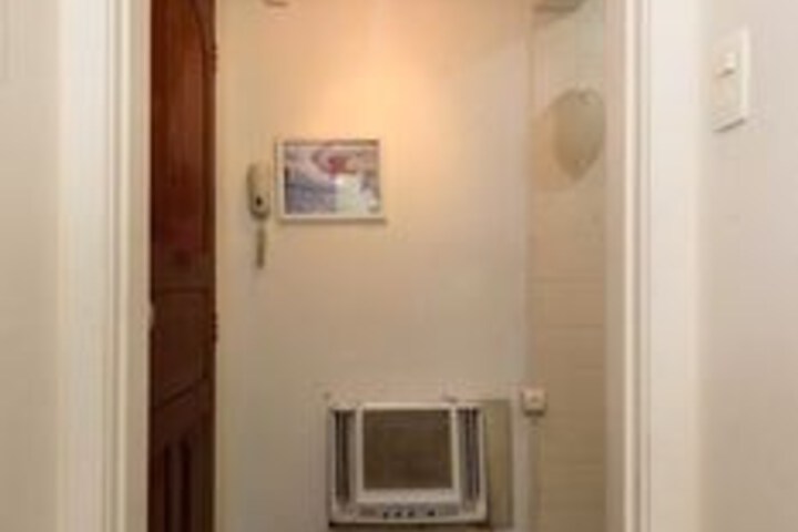 Room 3 of 20