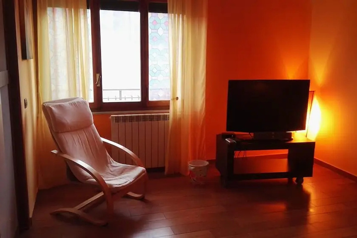 Room 4 of 16