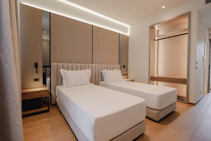 Room 5 of 43