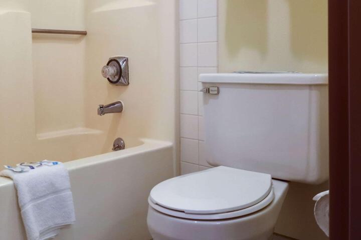 Double Bed Accessible (6 of 9)