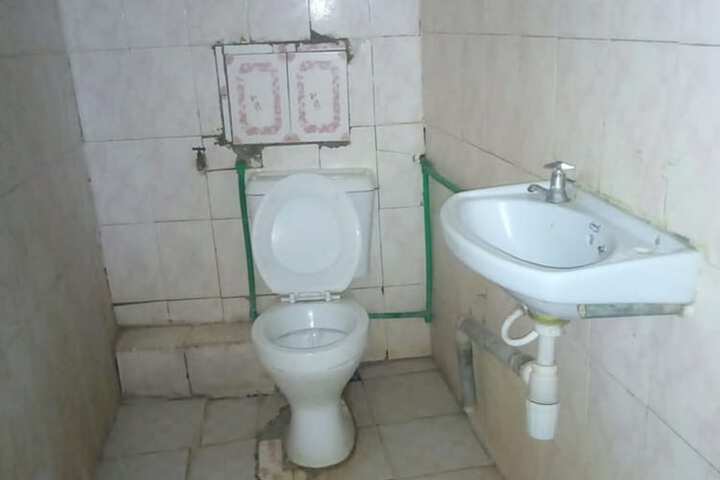 Room 6 of 13