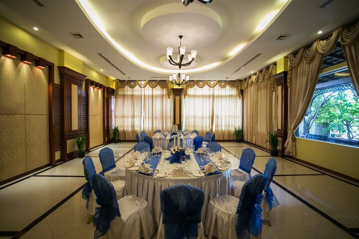 Ballroom/Hall 85 of 96