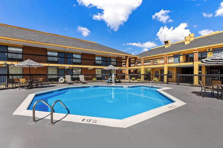 Pool 18 of 26
