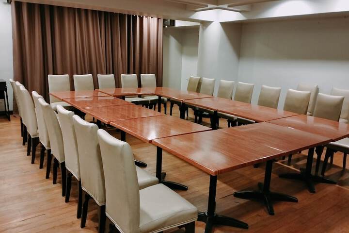Business Center 23 of 27