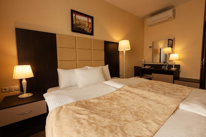 Room 10 of 46