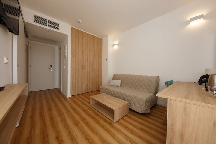 Room 5 of 61