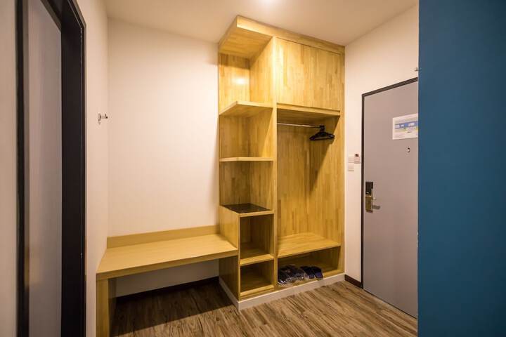 Room 19 of 36