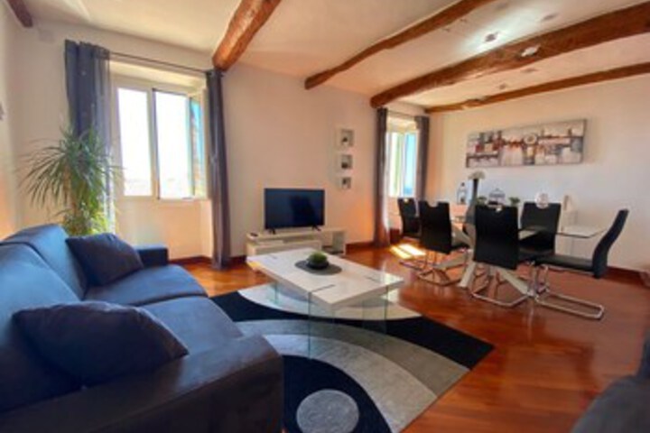 Lounge 20 of 41