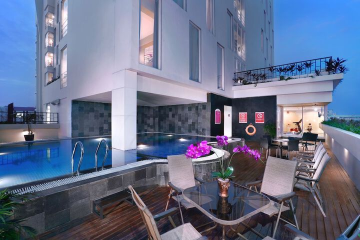 Hotel Pool