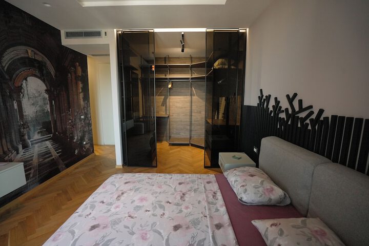Room 35 of 169
