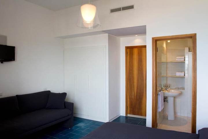 Room 13 of 46