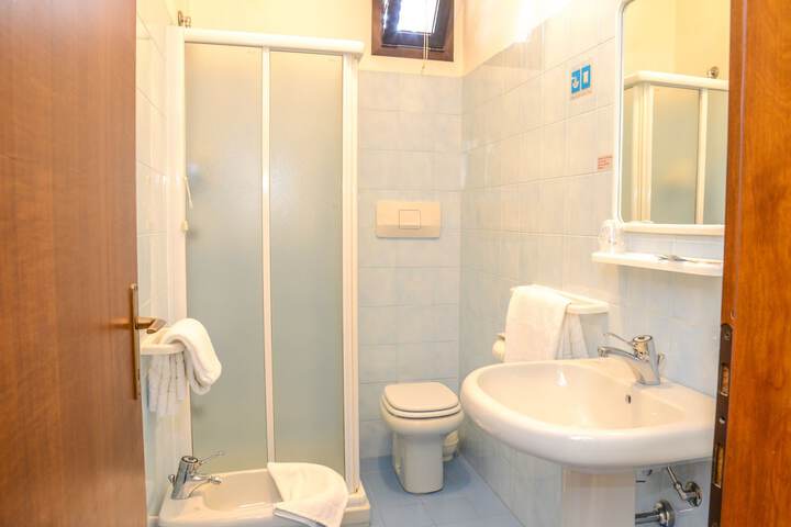 Room 15 of 37