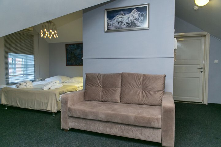 Room 15 of 103