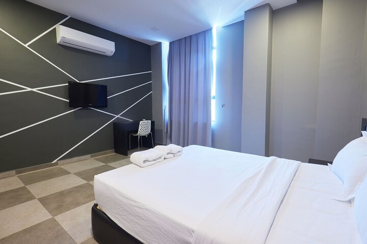 Room 14 of 78