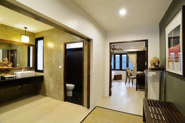 Room 30 of 80