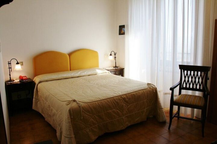 Room 7 of 61