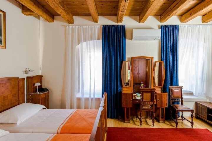 Room 7 of 41