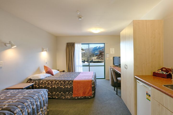 Room 10 of 37