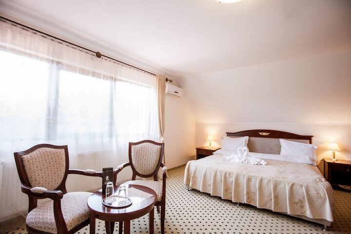 Room 6 of 84