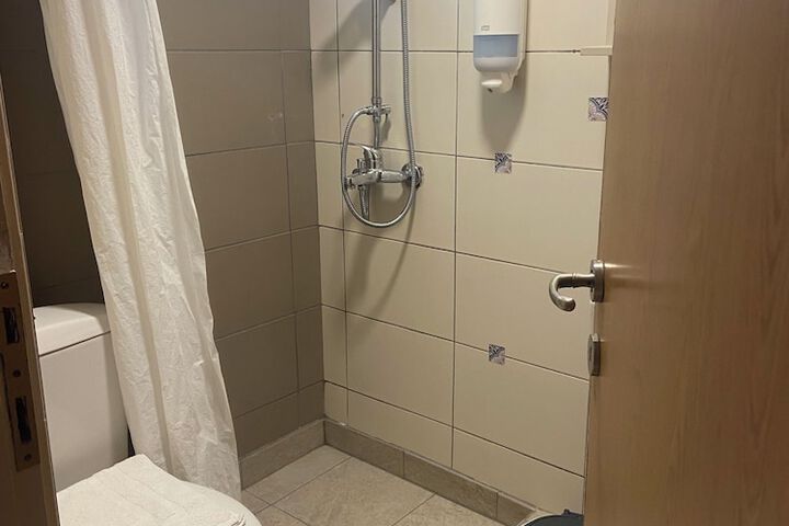 Room 8 of 12