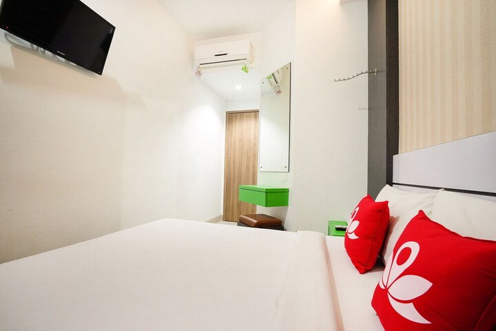 Room 13 of 19