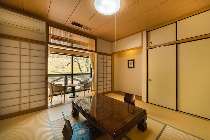 Room 5 of 26