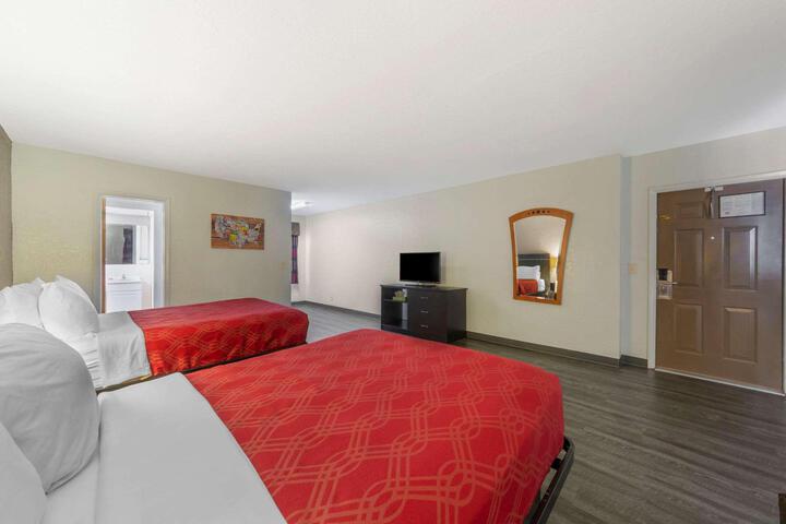 2 Double Beds (8 of 20)