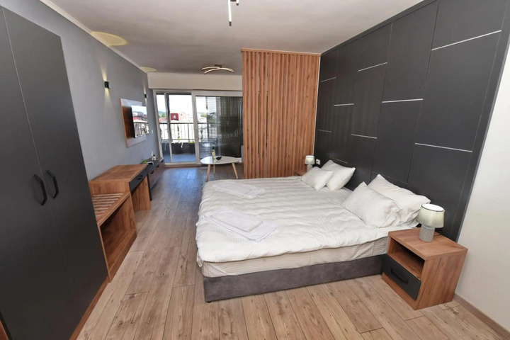 Room 5 of 11