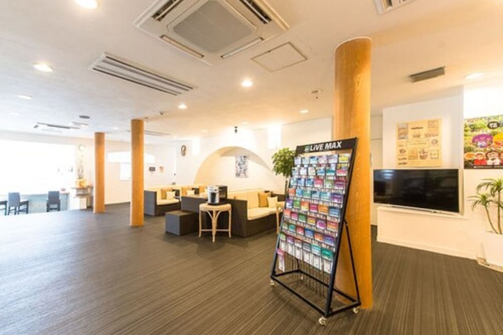 Lounge 60 of 71
