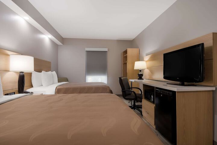 2 Queen Beds (4 of 14)