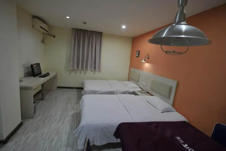 Room 5 of 6
