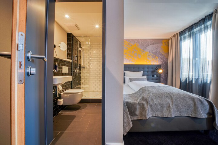 Room 14 of 33