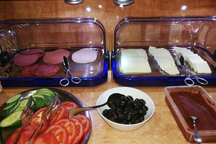 Dining 40 of 52