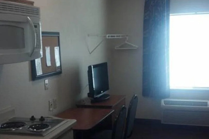 Room 5 of 10