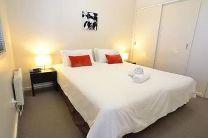 Room 4 of 7