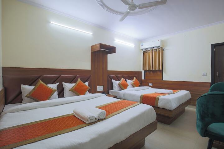 Room 9 of 33