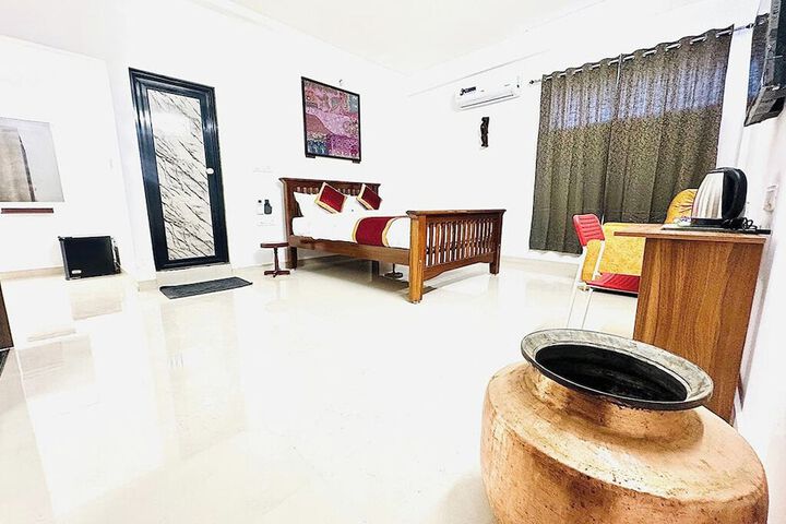 Room 12 of 50