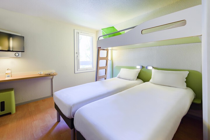 Room 7 of 40