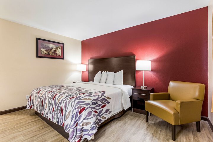 Standard King Bed Accessible (8 of 12)